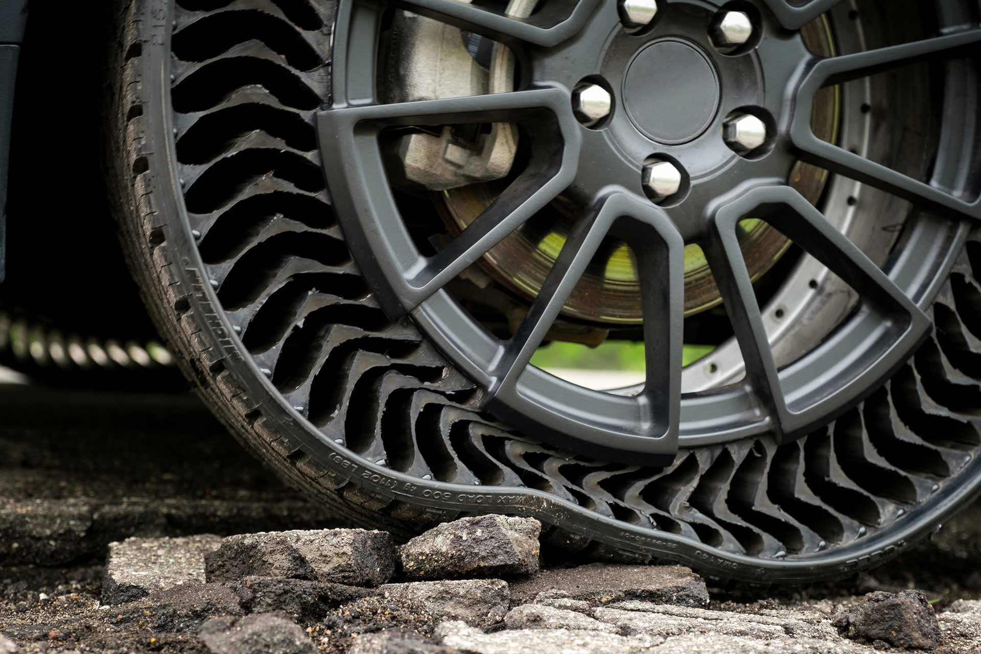 Michelin développe un pneu révolutionnaire anti-crevaison - Le Blog Cardy